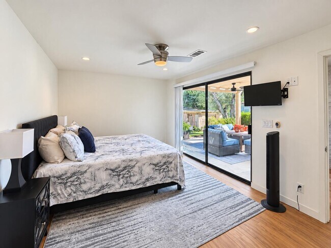 Building Photo - 72477 Rolling Knoll Dr