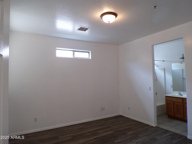Building Photo - 1765 Manzanita Dr