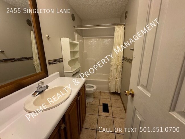 Building Photo - 2455 Singleton Ln