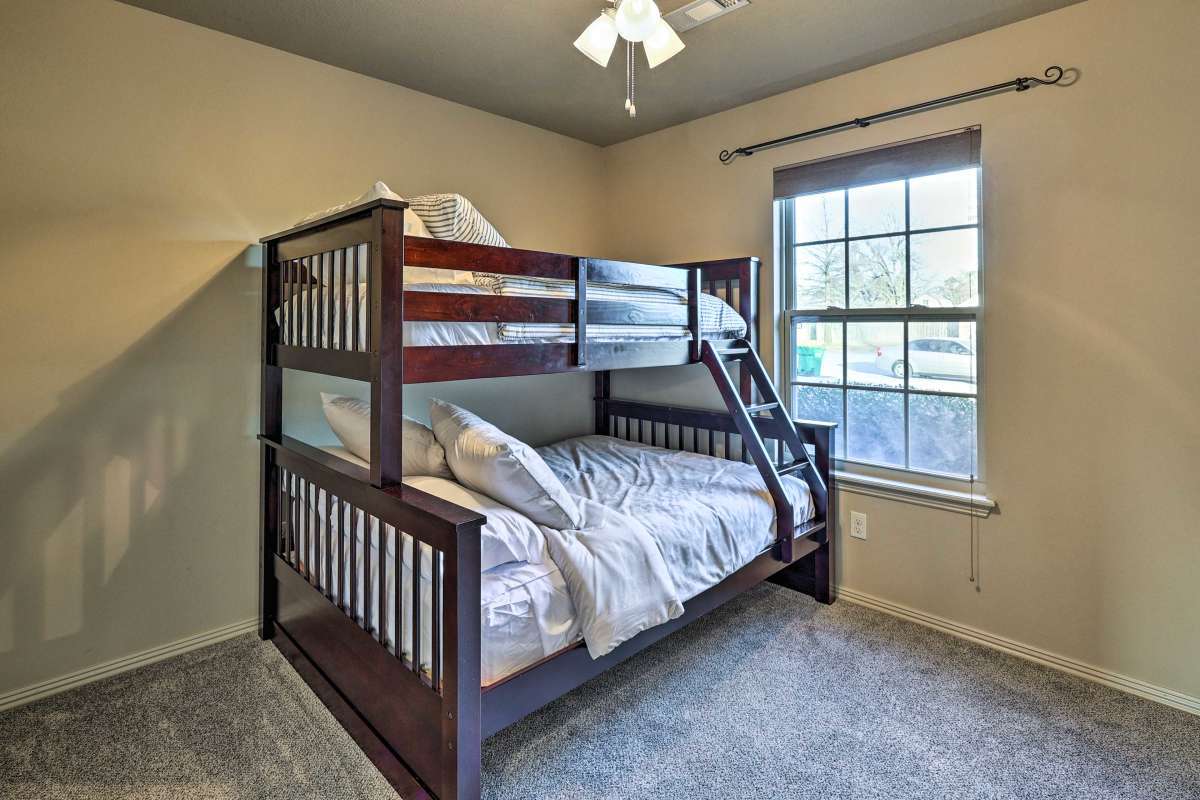 Building Photo - 450 Remson Ln