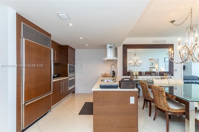 Building Photo - 495 Brickell Ave