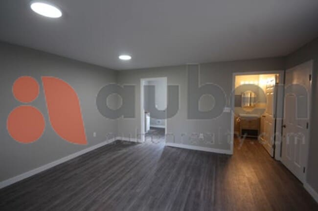 Building Photo - Newly Updated Studio in Brainerd