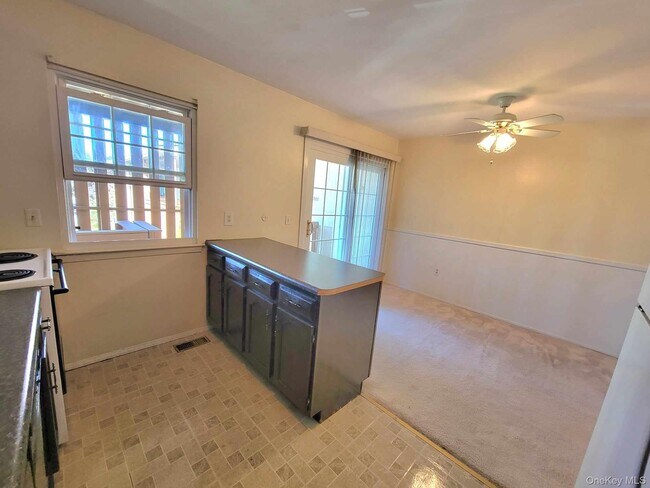 Building Photo - 27 Weathervane Dr