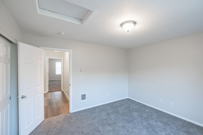 Building Photo - Stylish 2-Bedroom Condo Near OSU – Spaciou...