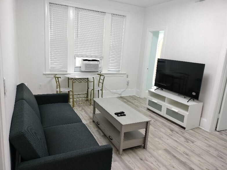 Building Photo - 56 Park Vale Ave