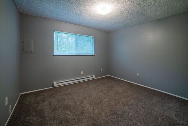 Building Photo - 15631 NE Glisan St
