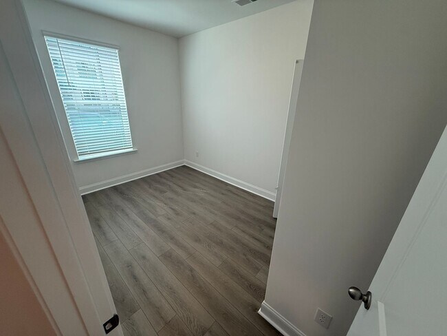 Building Photo - Brand New Townhome in the heart of Ballant...
