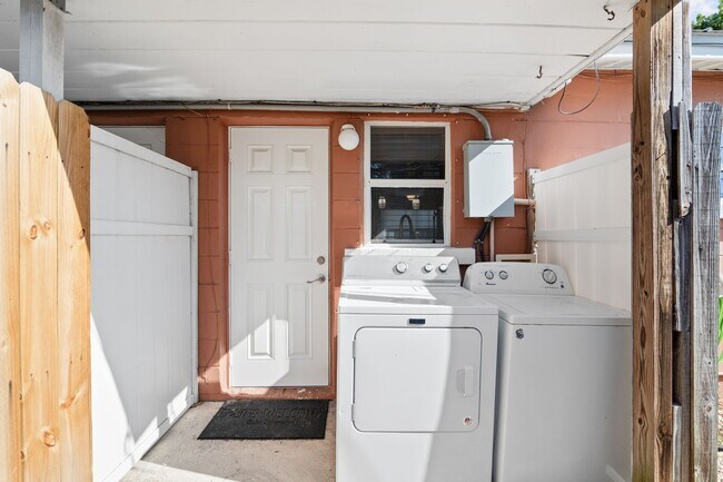 Building Photo - 327 Lee Ave