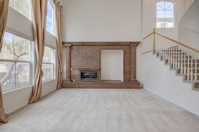 Building Photo - Beautiful 4Bd, 4Bth home in Guard Gated Community near Tivoli Village.