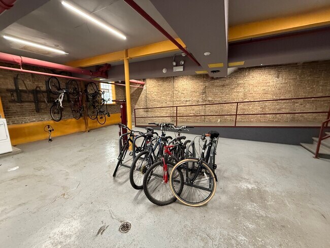 Building Photo - 836 E 53rd St