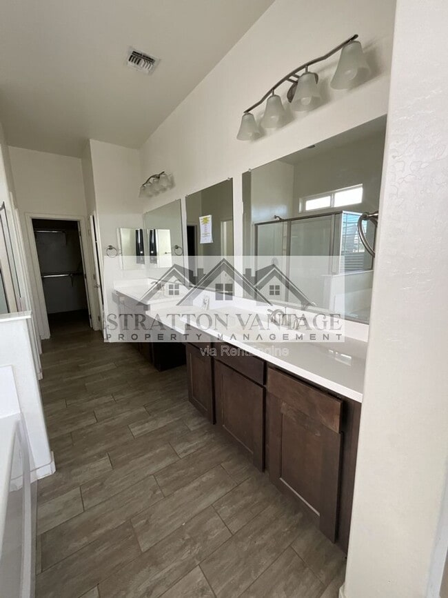 Building Photo - 10155 E Naranja Ave