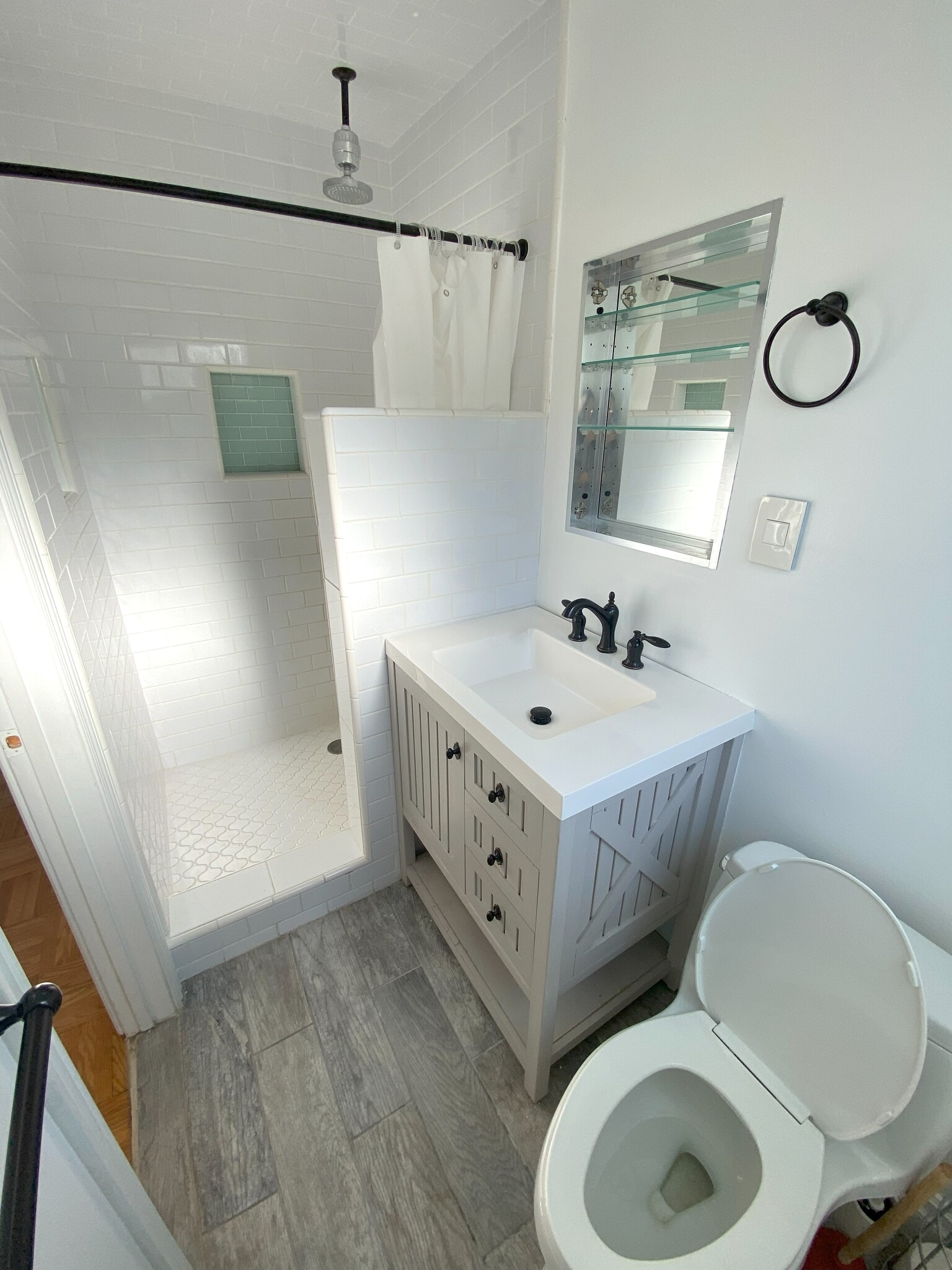 bathroom 2 - 2906 Overland Ave