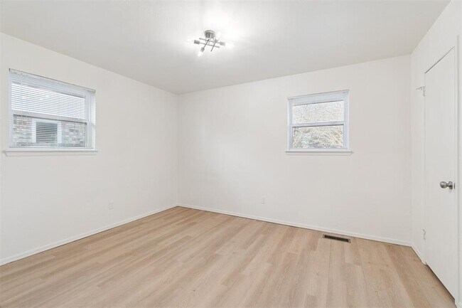 Building Photo - 1033 Mabel C Fry Blvd