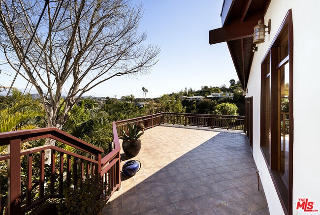 Building Photo - 2251 Sunset Heights Dr