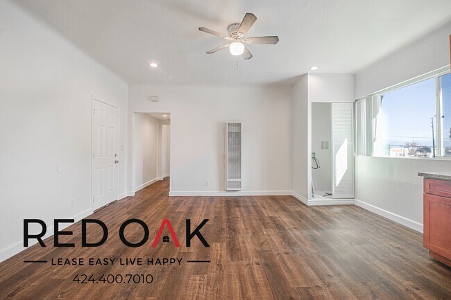 Building Photo - 1847 1/2 W Florence Ave