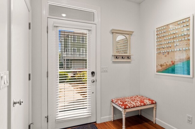 Building Photo - Furnished Pet-Friendly 30-Day Extended Stay Riverfront Condo