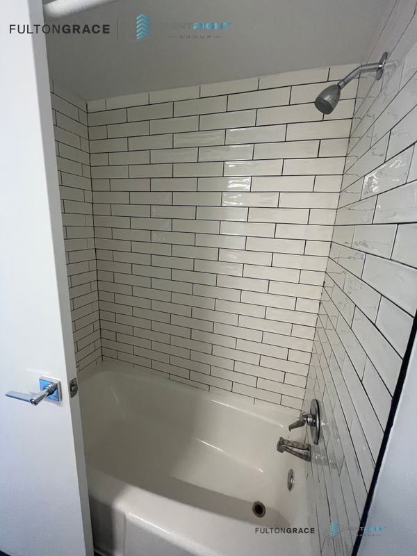 Building Photo - 7621 N Sheridan Rd