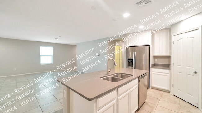 Building Photo - 4910 S River Run Dr