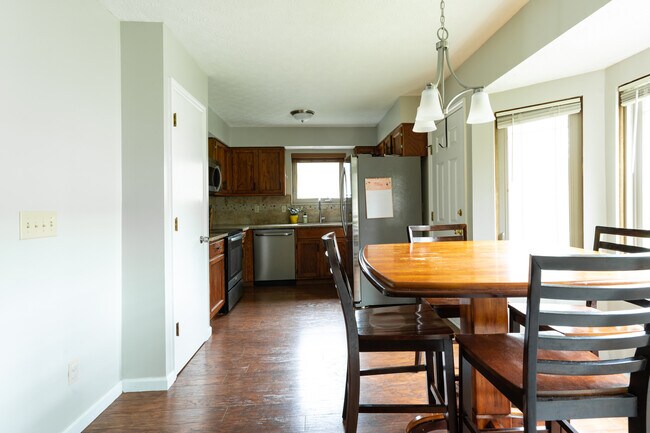 Building Photo - 67 Groton Dr