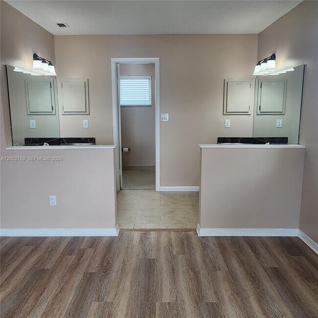 Building Photo - 11950 SW 49th Ct