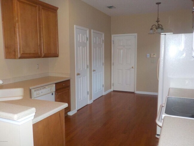 Building Photo - Charming 3 bedroom, 2.5 bath home in Oakle...