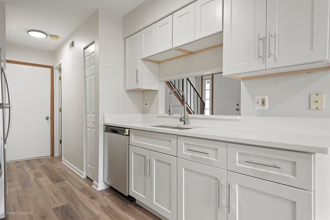 Building Photo - 231 Ivy Ct