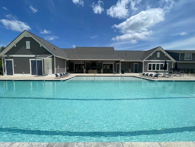 Building Photo - Willet | 4 Bed 3.5 Bath | Garage | 2287 sf | $3120 - $3432 | 8, 9, 13, 14, and 15 month lease terms