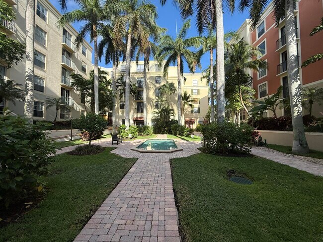 Building Photo - 630 S Sapodilla Ave