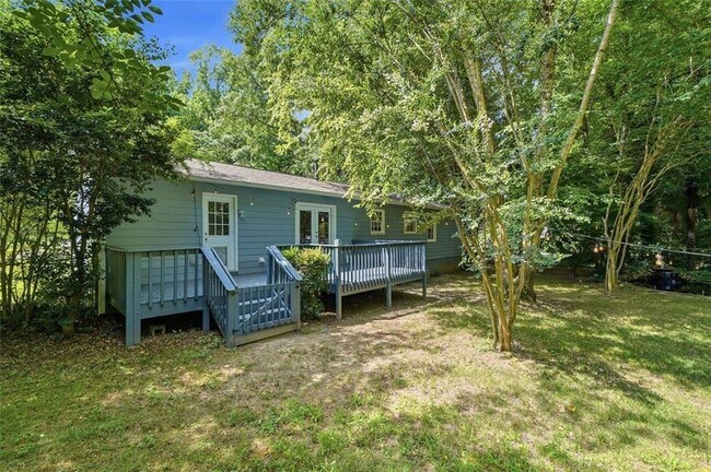 Building Photo - 1013 Shady Ln