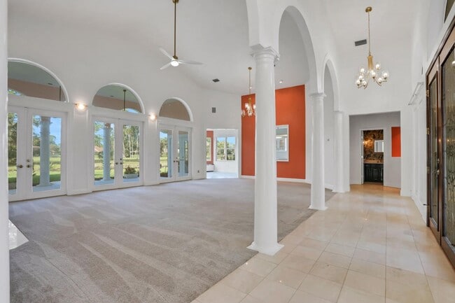 Building Photo - 3/2.5 in Pelican Bay