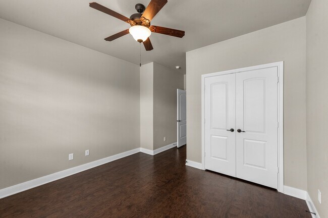 Building Photo - 2034 Que Manor Dr
