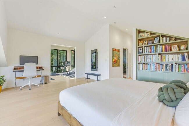 Building Photo - Beautifully Remodeled 4BR + Office Mill Valley Home — Furnished, Private 3/4-Acre Setting, Walk t...