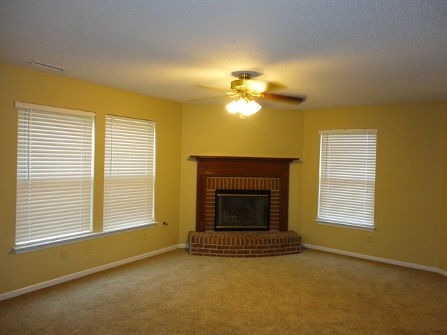 Building Photo - 1619 Howell Dr