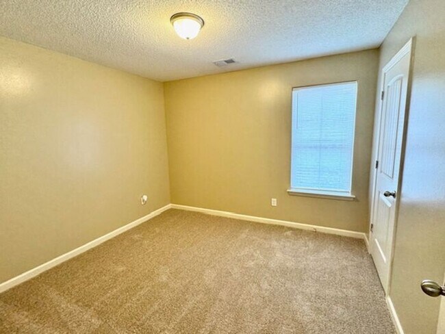 Building Photo - Check Out This 3 Bedroom Home-Refrigerator...