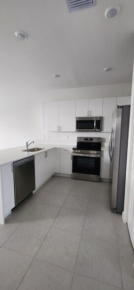 Building Photo - 105 SW 184th Pl
