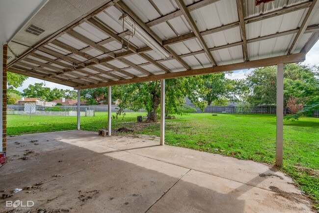 Building Photo - Check Out This 3 Bedroom 2 Bath Close to B...