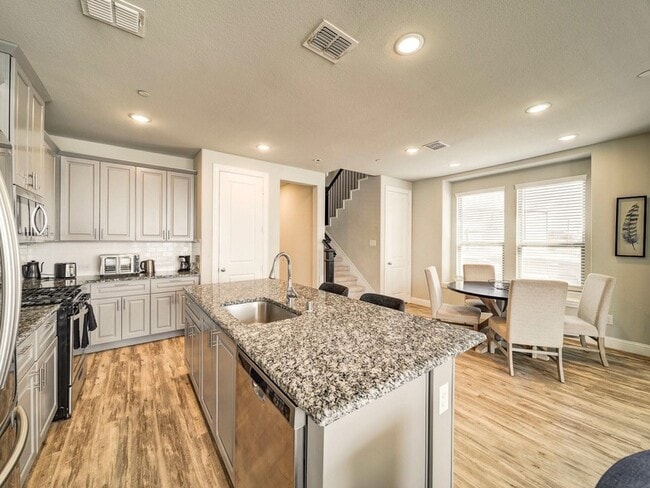 Building Photo - 6454 Cristo Ln