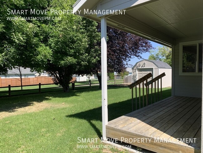 Building Photo - 2593 N Ridgebury Way