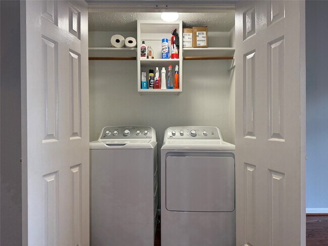 Building Photo - 3636 Lake St