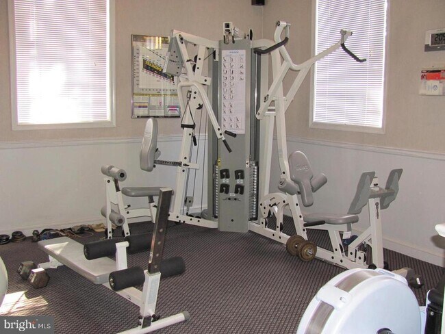 Building Photo - 1734 W Abingdon Dr