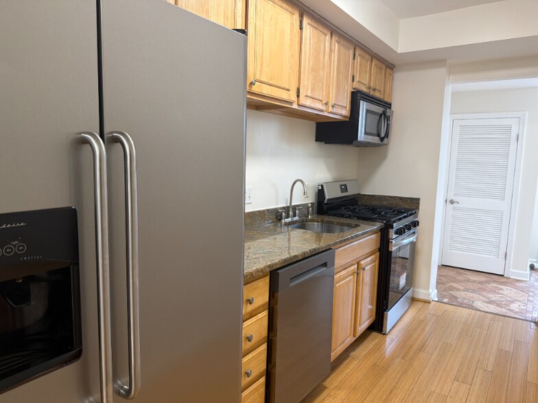 Building Photo - 937 Randolph St NW