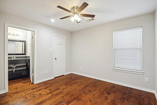 Building Photo - 1405 Bailey St