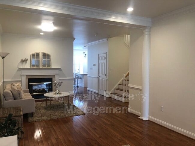 Building Photo - 141 Meadow View Ln