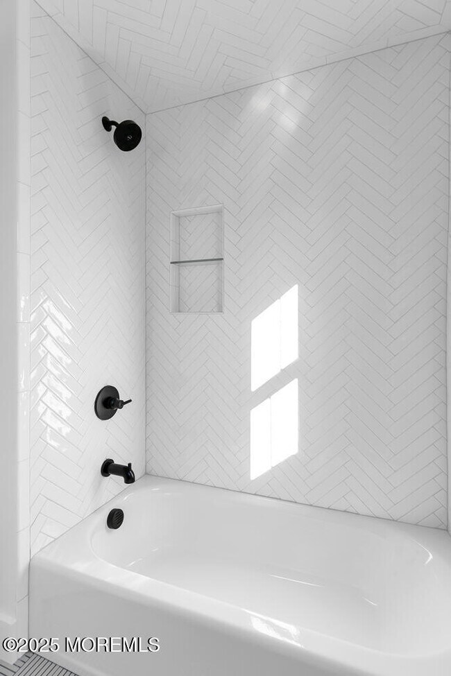 Building Photo - 514 River Rd