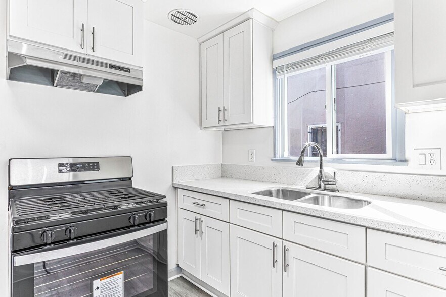 Building Photo - 727 Olive Ave