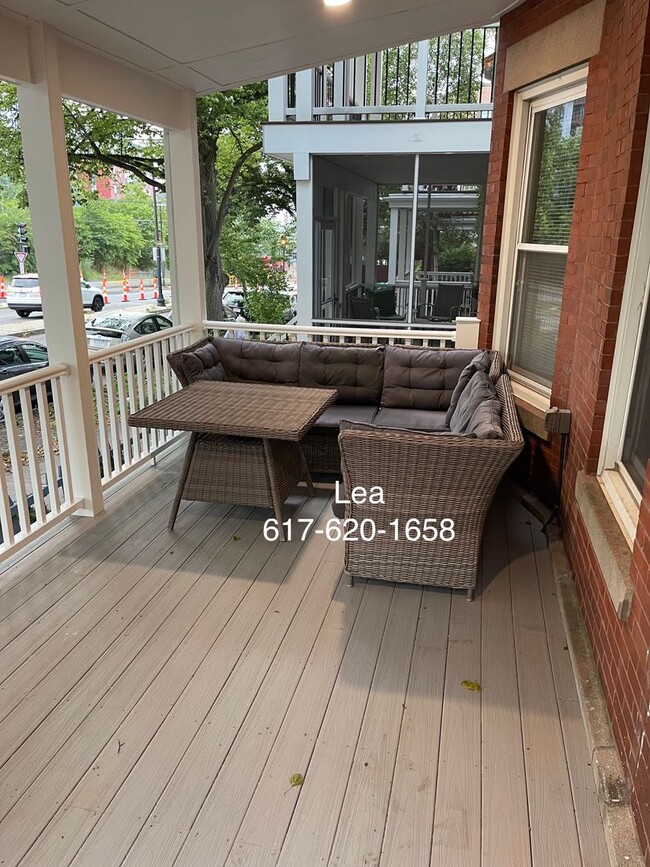 Building Photo - SEPT Incredible 5bed w/ 2 FULL bath! Right...