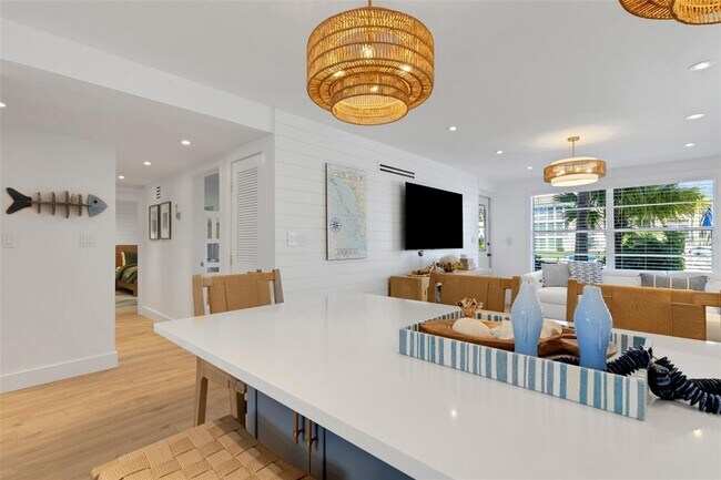 Building Photo - 4360 Chatham Dr