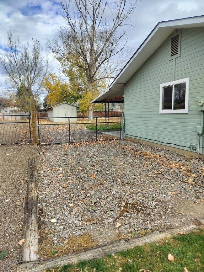 Building Photo - 130 NW Carrie Cir