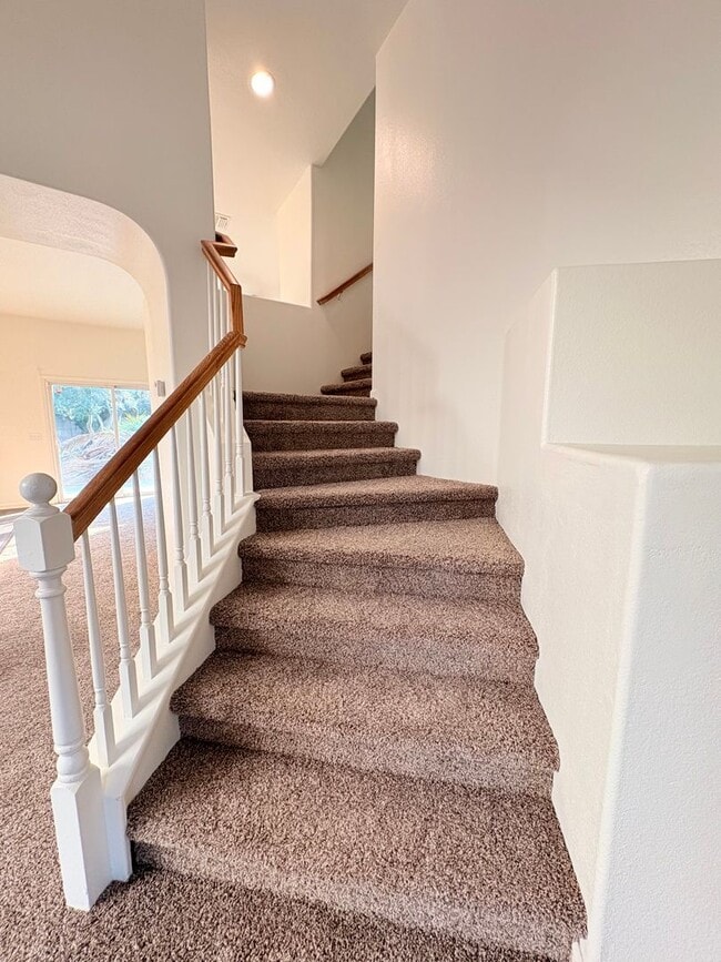 Building Photo - Spacious Two-Story Family Home with Large Yards & Open Kitchen