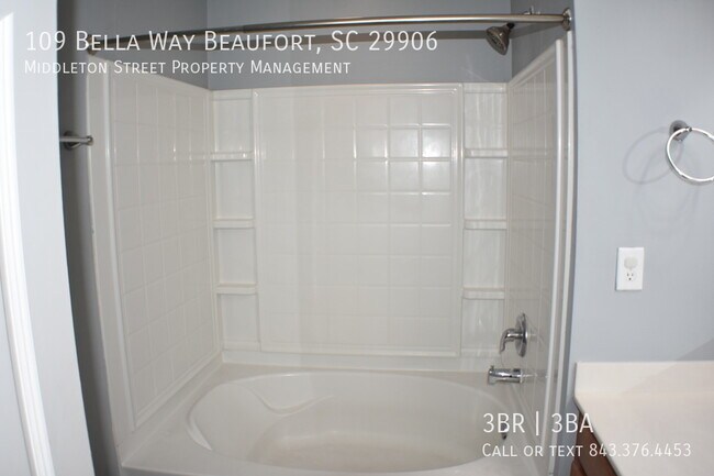 Building Photo - 109 Bella Way